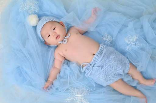 东方孕妇肚子上长红点